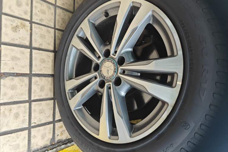 Used Mercedes-Benz C-Class 2015 Revised C 200 L Sport Edition Right Front Wheel Hub