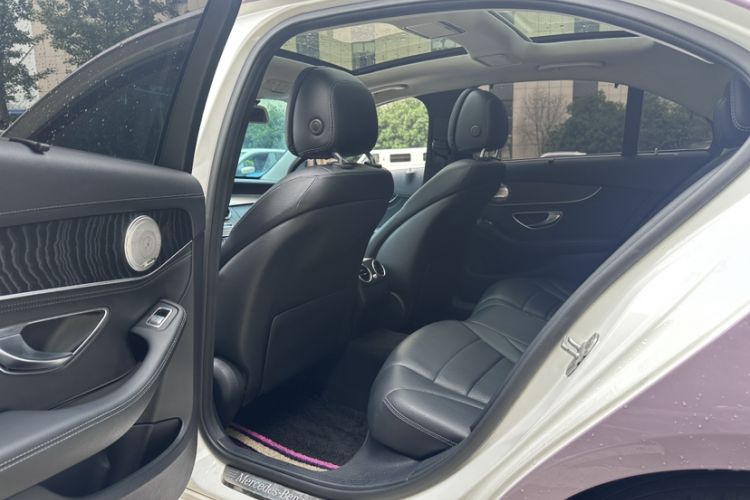 Used Mercedes-Benz C-Class 2015 C 200 L Sport Edition Interior 4