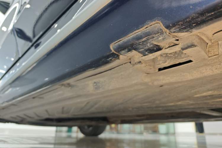 Used Mercedes-Benz C-Class 2015 C 200 L 4MATIC Sport Edition Left Side Sill