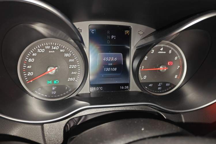 Used Mercedes-Benz C-Class 2015 Revised C 200 L Sport Edition Odometer Close Up