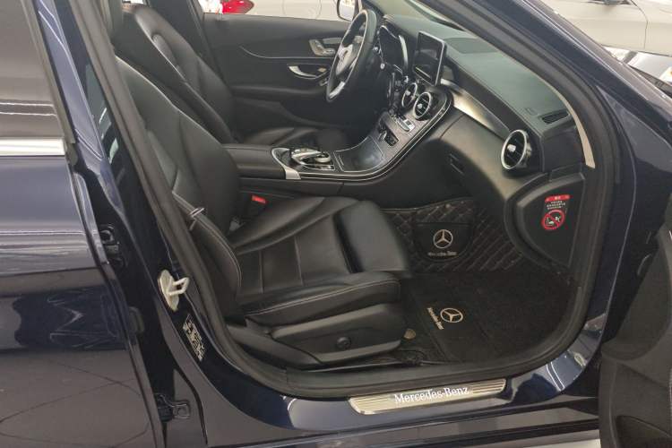 Used Mercedes-Benz C-Class 2015 C 200 L 4MATIC Sport Edition Right Front Seat