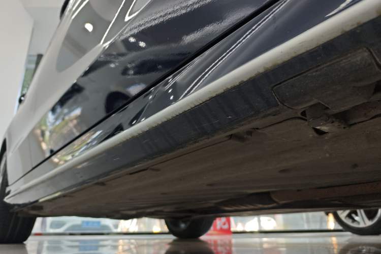 Used Mercedes-Benz C-Class 2015 C 200 L 4MATIC Sport Edition Right Side Sill