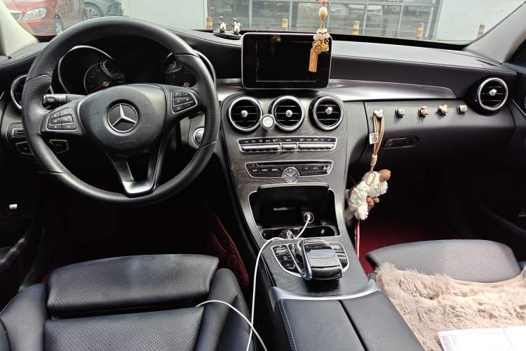 Used Mercedes-Benz C-Class 2015 C 180 L Sport Edition Center Console