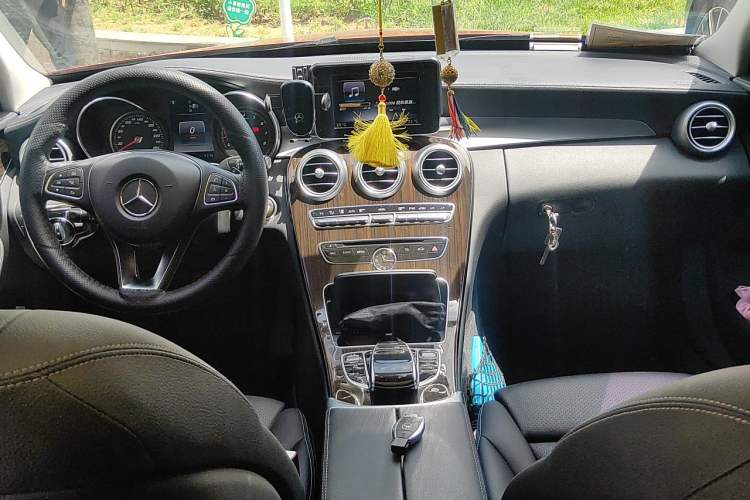 Used Mercedes-Benz C-Class 2015 Facelift C 200 L Center Console