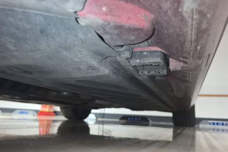 Used Mercedes-Benz C-Class 2015 C 200 Sport Edition 4MATIC Chassis Front Left