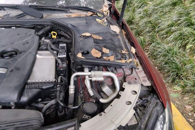 Used Mercedes-Benz C-Class 2015 Revised C 200 L Sport Edition Engine Bay Left