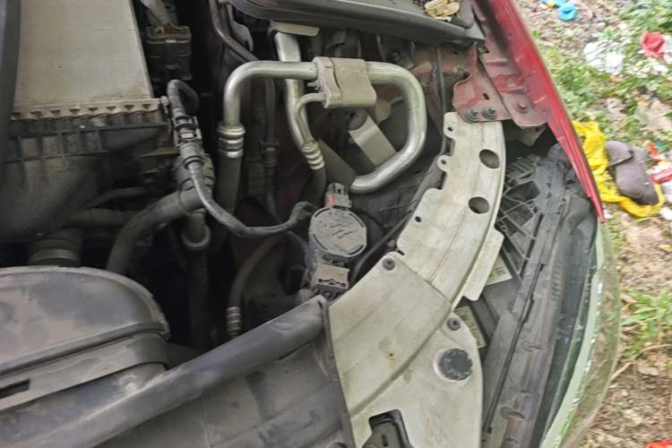 Used Mercedes-Benz C-Class 2015 Revised C 200 L Sport Edition Engine Bay Left