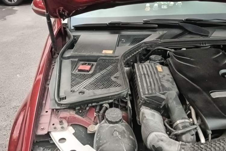 Used Mercedes-Benz C-Class 2015 C 200 L Sport Edition Engine Bay Right