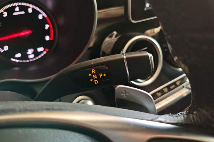 Used Mercedes-Benz C-Class 2015 C 200 Sport Edition 4MATIC Gear Lever