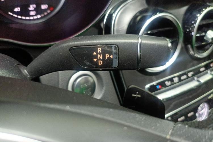 Used Mercedes-Benz C-Class 2015 Revised C 200 L Sport Edition Gear Lever
