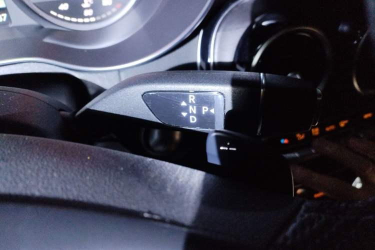 Used Mercedes-Benz C-Class 2015 Revised C 200 L Sport Edition Gear Lever