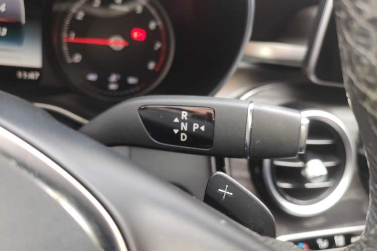 Used Mercedes-Benz C-Class 2015 Revised C 200 L Sport Edition Gear Lever