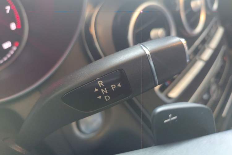 Used Mercedes-Benz C-Class 2015 Revised C 200 L Sport Edition Gear Lever