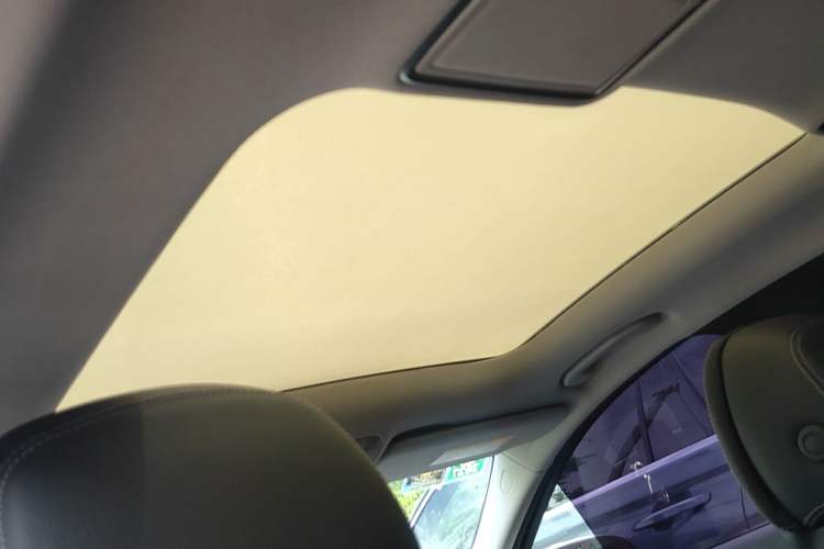 Used Mercedes-Benz C-Class 2015 Facelift C 200 L Headliner