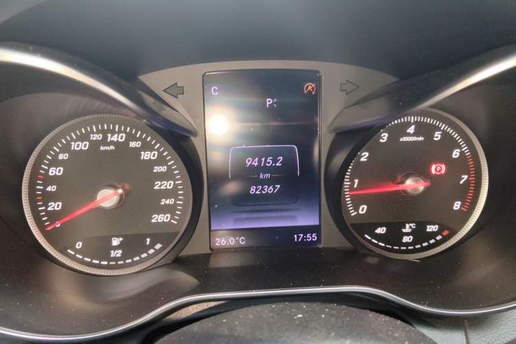 Used Mercedes-Benz C-Class 2015 Revised C 200 L Sport Edition Odometer Close Up