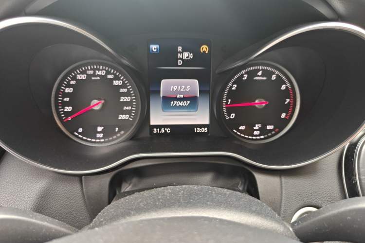 Used Mercedes-Benz C-Class 2015 C 200 L Sport Edition Odometer Close Up
