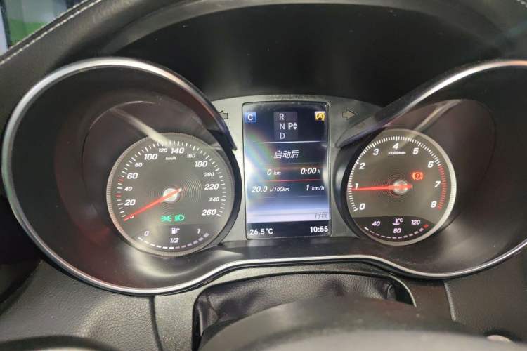 Used Mercedes-Benz C-Class 2015 Revised C 200 L Sport Edition Odometer Close Up