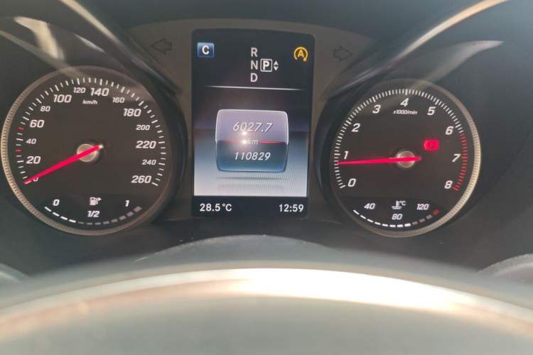 Used Mercedes-Benz C-Class 2015 C 200 L Sport Edition Odometer Close Up
