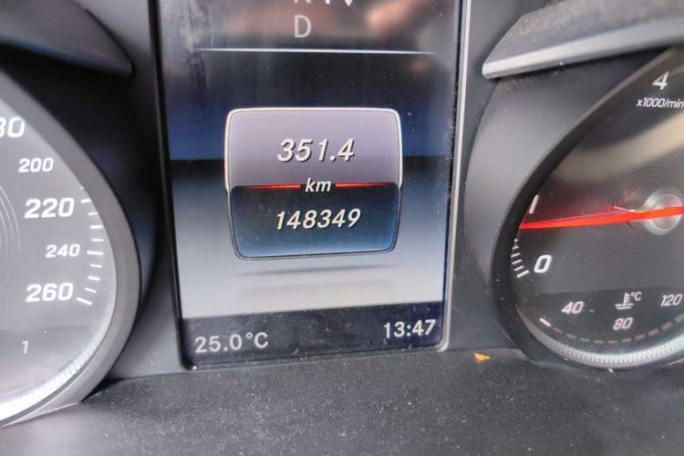 Used Mercedes-Benz C-Class 2015 Restyled C 180 L Sport Edition Odometer Close Up