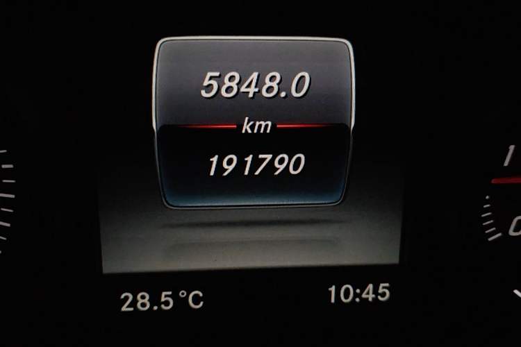 Used Mercedes-Benz C-Class 2015 Restyled C 180 L Sport Edition Odometer Close Up