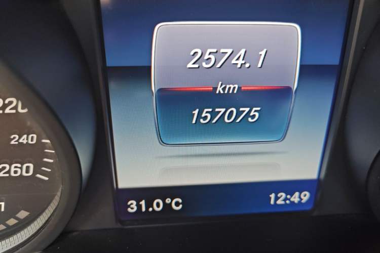 Used Mercedes-Benz C-Class 2015 Revised C 200 L Sport Edition Odometer Close Up