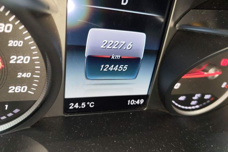 Used Mercedes-Benz C-Class 2015 C 180 L Odometer Close Up