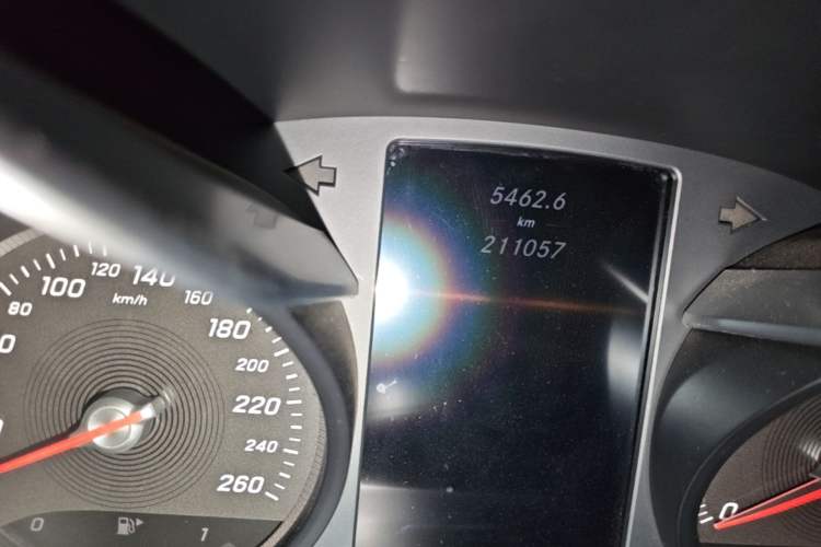 Used Mercedes-Benz C-Class 2015 Revised C 200 L Sport Edition Odometer Close Up