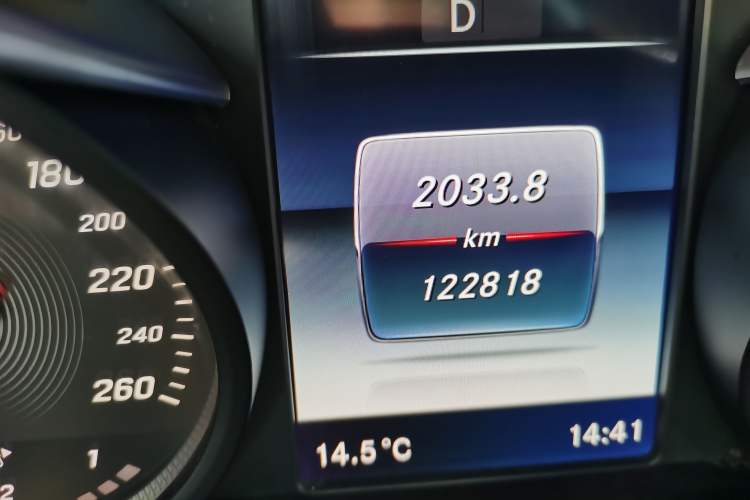 Used Mercedes-Benz C-Class 2015 Restyled C 180 L Sport Edition Odometer Close Up