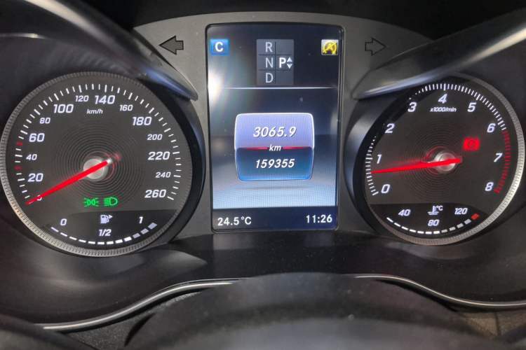 Used Mercedes-Benz C-Class 2015 C 200 Sport Edition 4MATIC Odometer Close Up