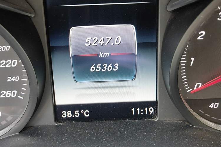 Used Mercedes-Benz C-Class 2015 Facelift C 200 L Odometer Close Up