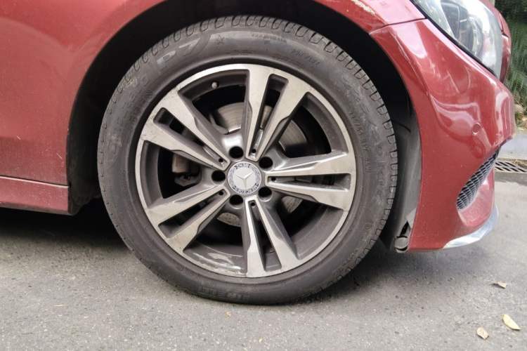 Used Mercedes-Benz C-Class 2015 Revised C 200 L Sport Edition Right Front Wheel Hub