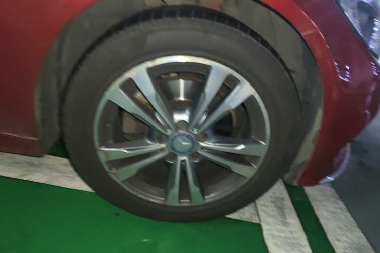 Used Mercedes-Benz C-Class 2015 Revised C 200 L Sport Edition Right Front Wheel Hub