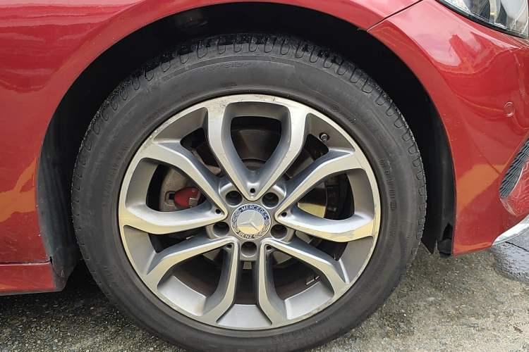 Used Mercedes-Benz C-Class 2015 Restyled C 180 L Sport Edition Right Front Wheel Hub