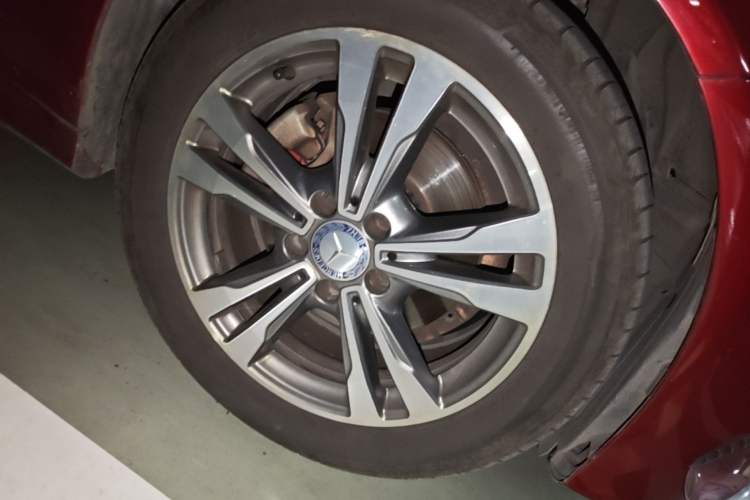 Used Mercedes-Benz C-Class 2015 Revised C 200 L Sport Edition Right Front Wheel Hub