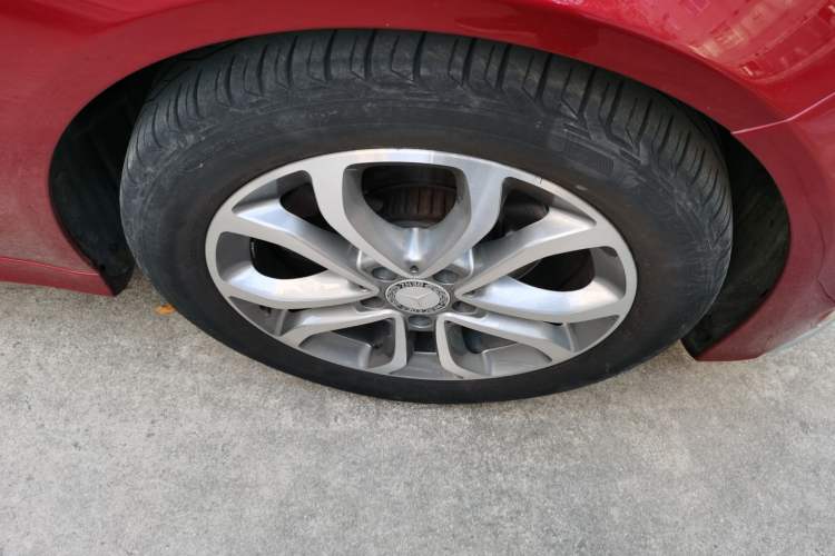 Used Mercedes-Benz C-Class 2015 Restyled C 180 L Sport Edition Right Front Wheel Hub