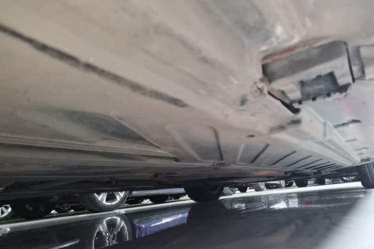 Used Mercedes-Benz C-Class 2015 C 180 L Sport Edition Right Side Sill