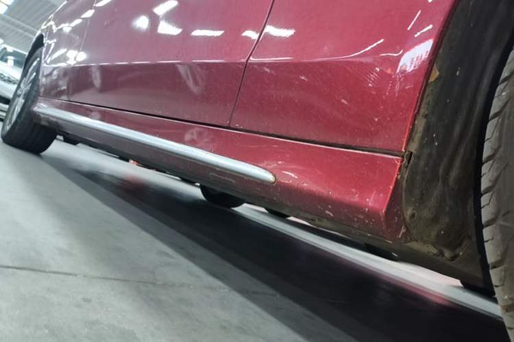 Used Mercedes-Benz C-Class 2015 Revised C 200 L Sport Edition Right Side Sill
