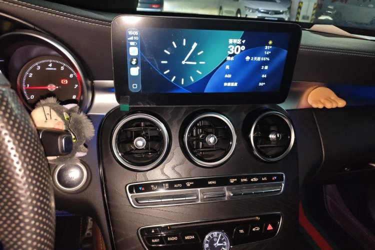 Used Mercedes-Benz C-Class 2015 C 200 L 4MATIC Sport Edition Audio And AC Panel