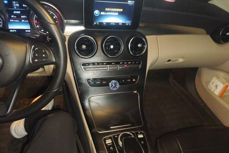 Used Mercedes-Benz C-Class 2015 Revised C 200 L Sport Edition Audio And AC Panel