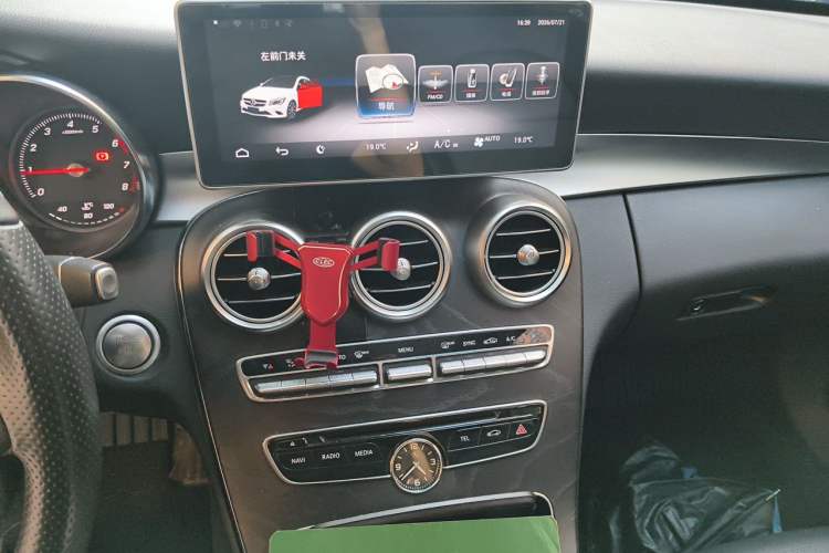 Used Mercedes-Benz C-Class 2015 C 200 station wagon Audio And AC Panel