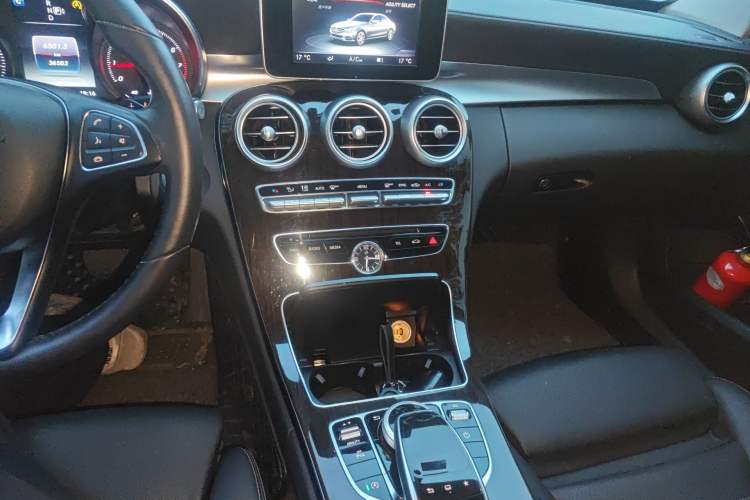 Used Mercedes-Benz C-Class 2015 Facelift C 180 L Audio And AC Panel