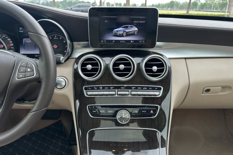 Used Mercedes-Benz C-Class 2015 C 200 L Audio And AC Panel