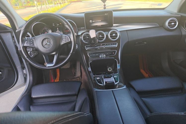 Used Mercedes-Benz C-Class 2015 Facelift C 180 L Center Console