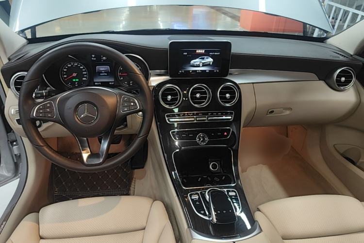 Used Mercedes-Benz C-Class 2015 C 200 L Center Console