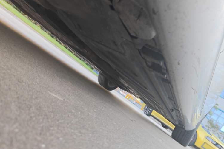 Used Mercedes-Benz C-Class 2015 Facelift C 180 L Chassis Front Left