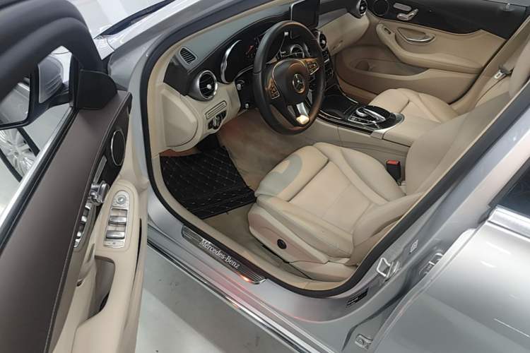 Used Mercedes-Benz C-Class 2015 C 200 L Driver Seat