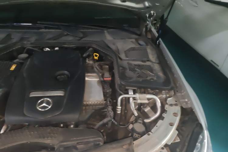 Used Mercedes-Benz C-Class 2015 C 200 L Sport Edition Engine Bay Left