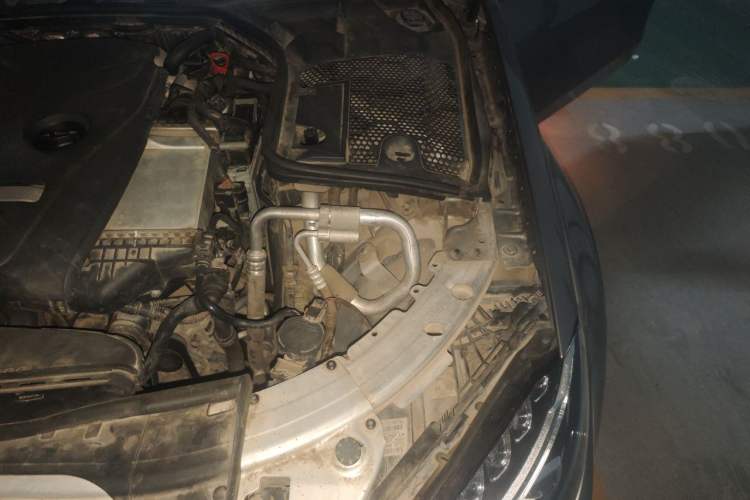 Used Mercedes-Benz C-Class 2015 C 180 L Engine Bay Left