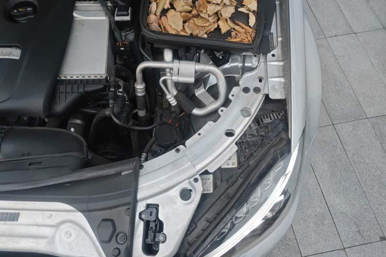 Used Mercedes-Benz C-Class 2015 Facelift C 180 L Engine Bay Left