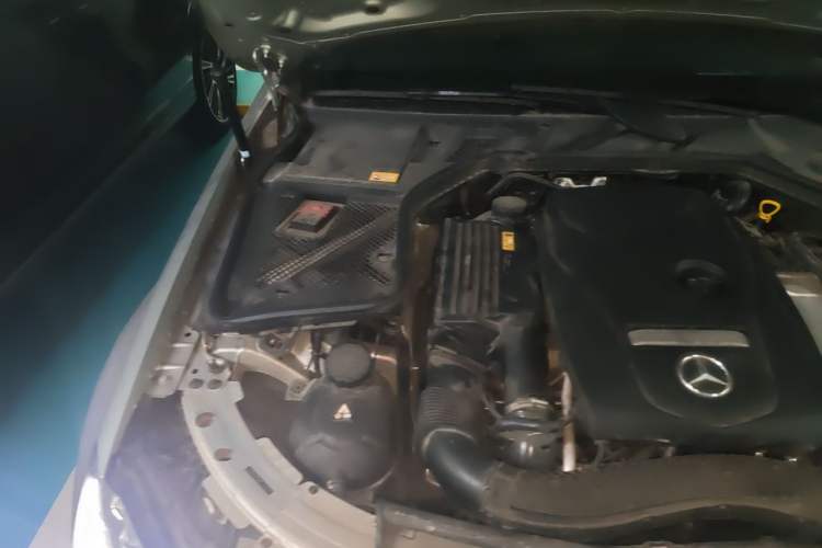 Used Mercedes-Benz C-Class 2015 C 200 L Sport Edition Engine Bay Right